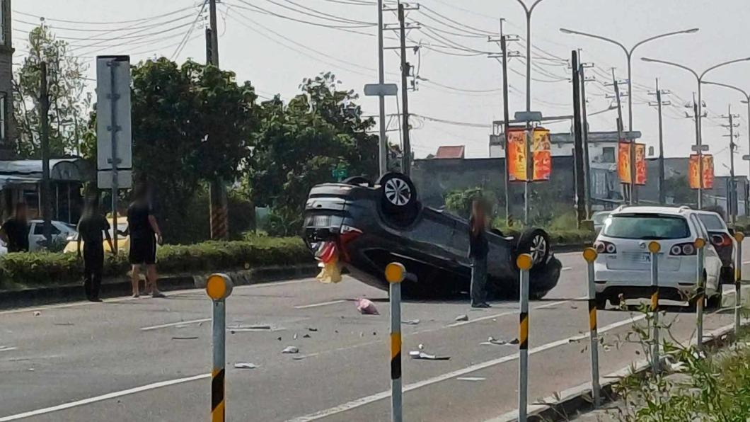 快訊/嘉義168線死亡車禍!汽車翻肚 駕駛滿身血搶救不治