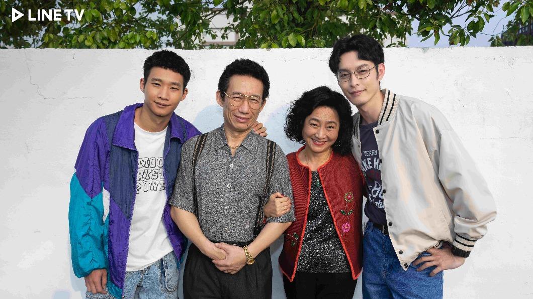 郭子乾(左二)、楊麗音(右二)有超過30多交情。(圖/LINE TV提供)