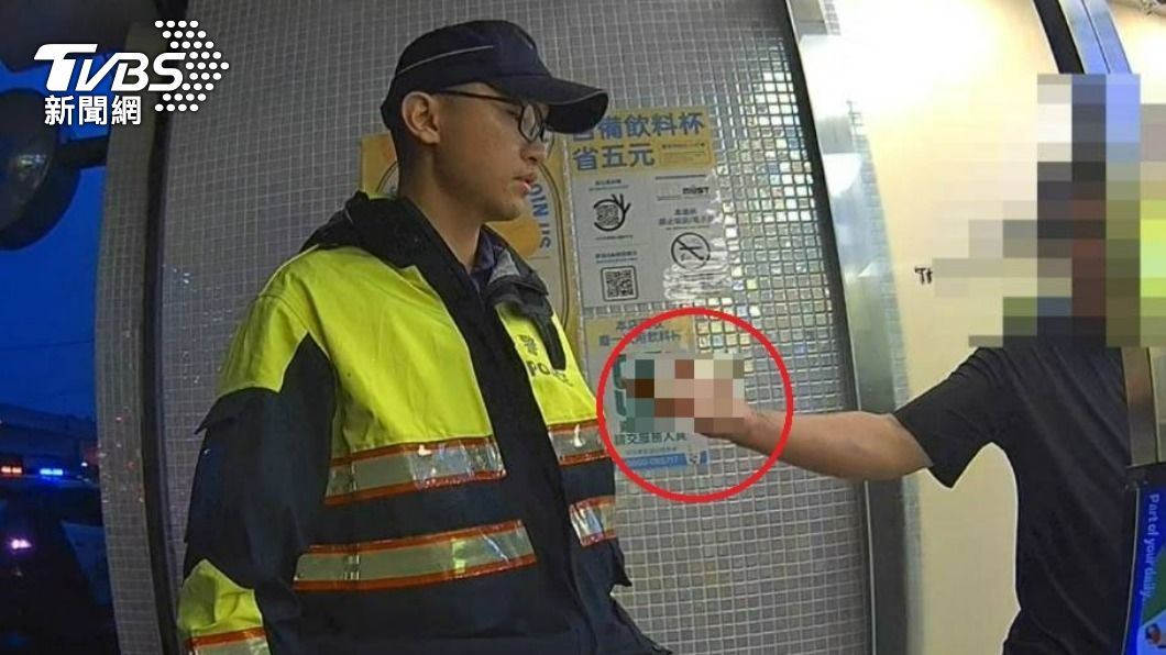 屎彈攻擊！噁男喝醉後大鬧飲料店　掏糞「給大家聞」