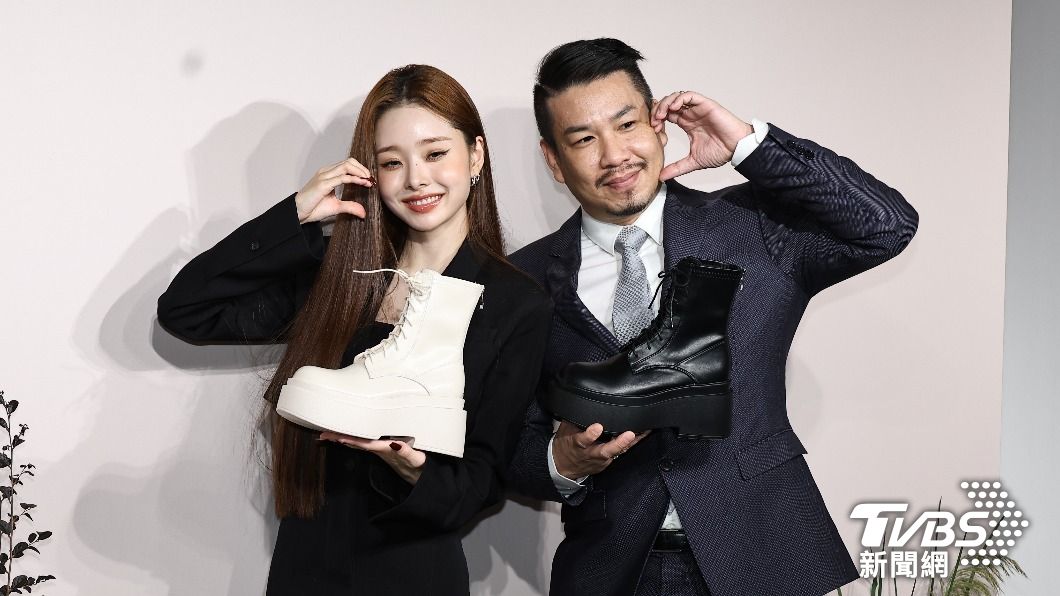 執行長Jerry(右)認為宋智雅自信又有魅力的形象非常符合品牌。(圖/張哲鳴攝)