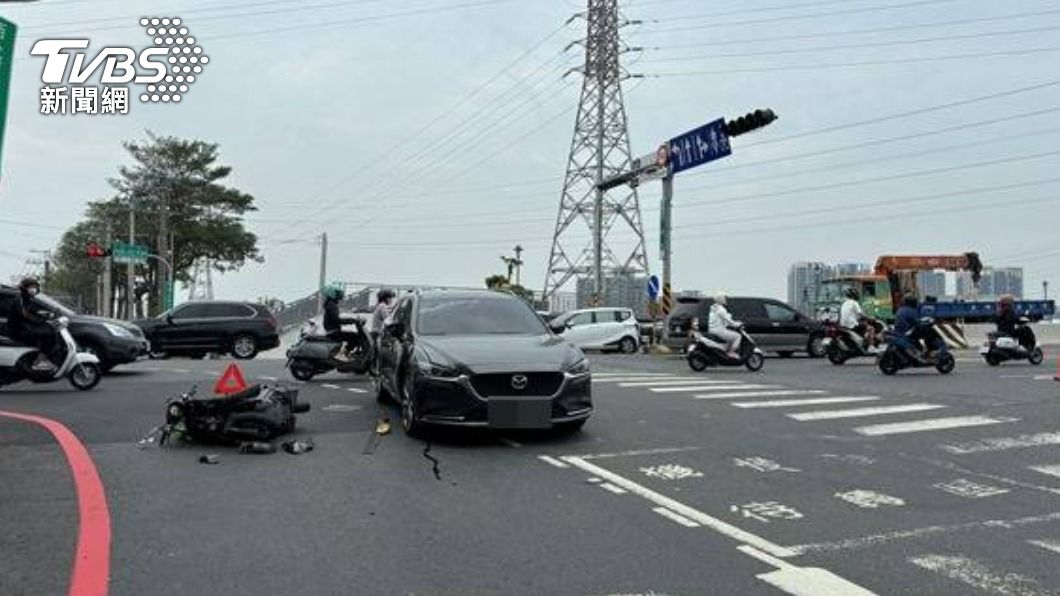 林姓女駕駛頭部、身體多處受創,目前仍在加護病房觀察。(圖/TVBS)