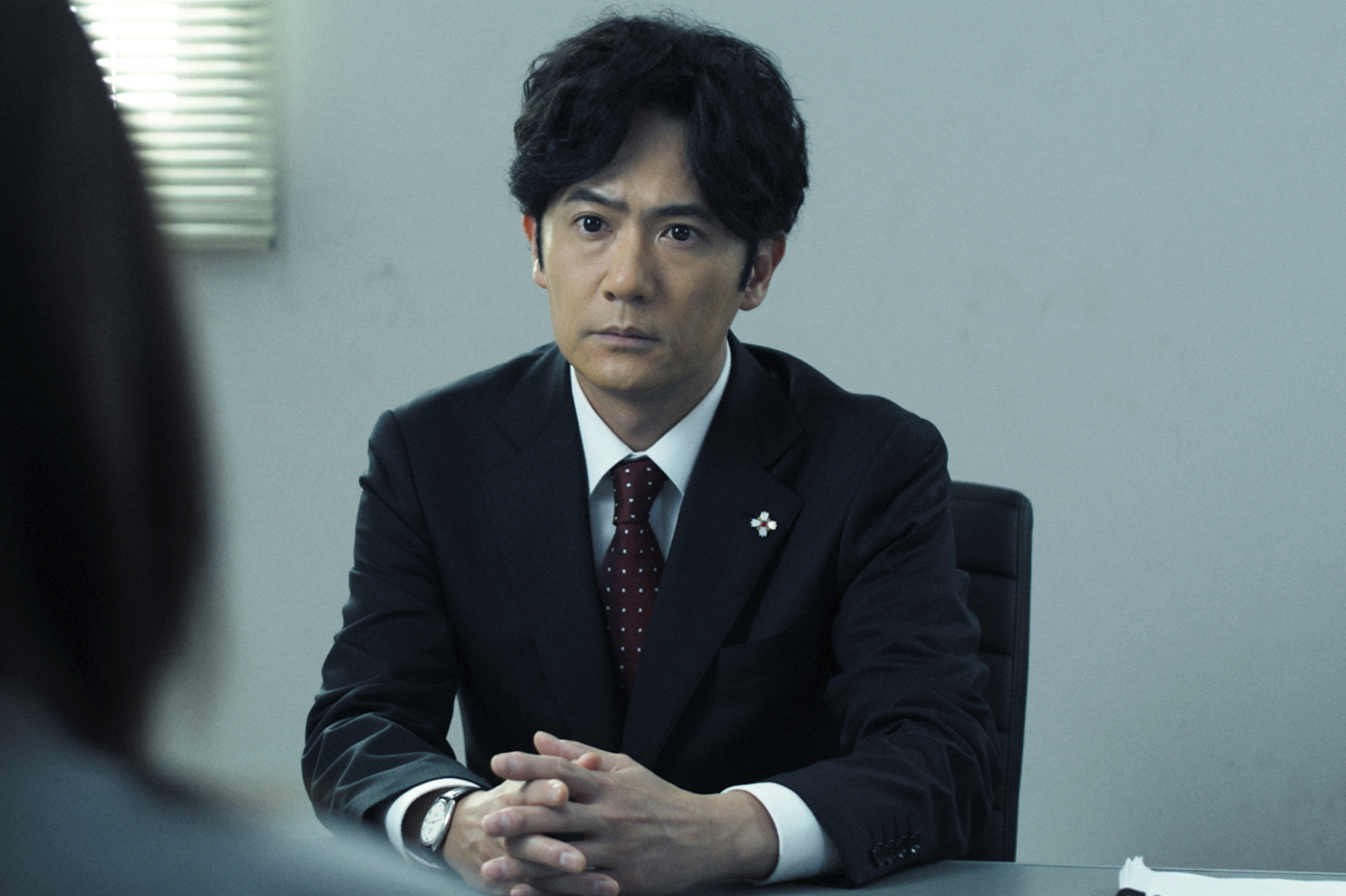 稻垣吾郎飾演檢察官,但回到家中因兒子教育問題常與老婆起爭執。(圖/東京國際影展提供)