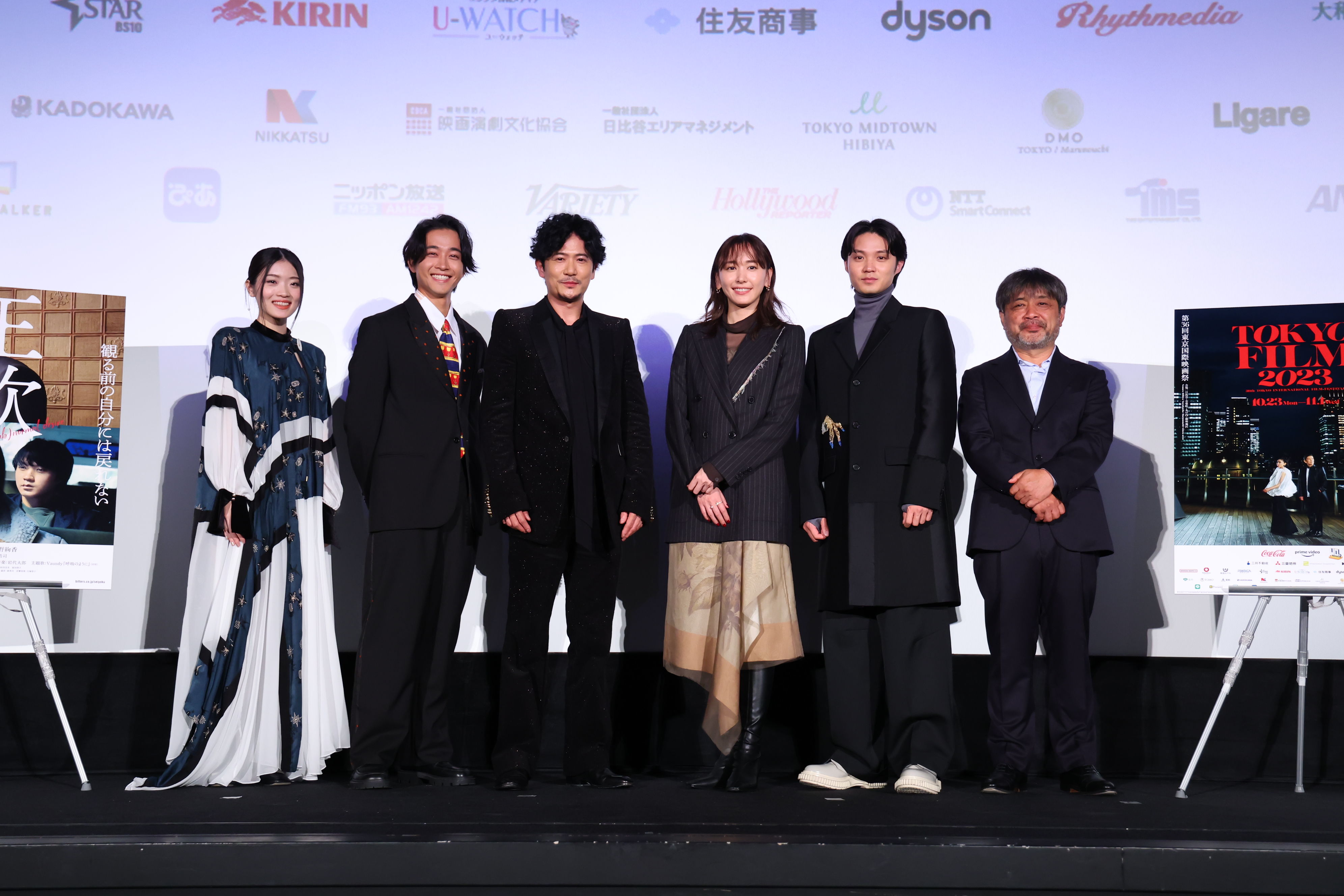 《正欲》岸善幸導演(右)率演員東野絢香(左起)、佐藤寬太、稻垣吾郎、新垣結衣、磯村勇斗出席世界首映。(圖/東京國際影展提供)