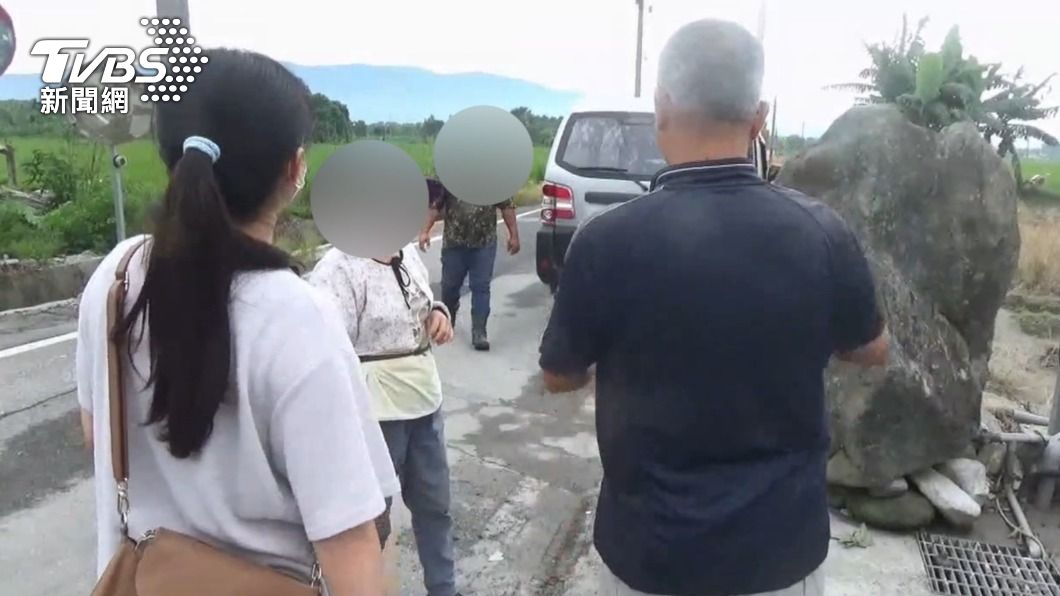 警方將楊男拘提到案及另外2名共犯經通知到案說明。(圖/TVBS)