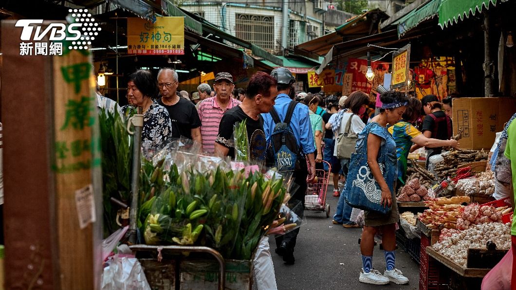 想省錢可趁攤商收攤前後購買。(示意圖,與本文無關/shutterstock達志影像)