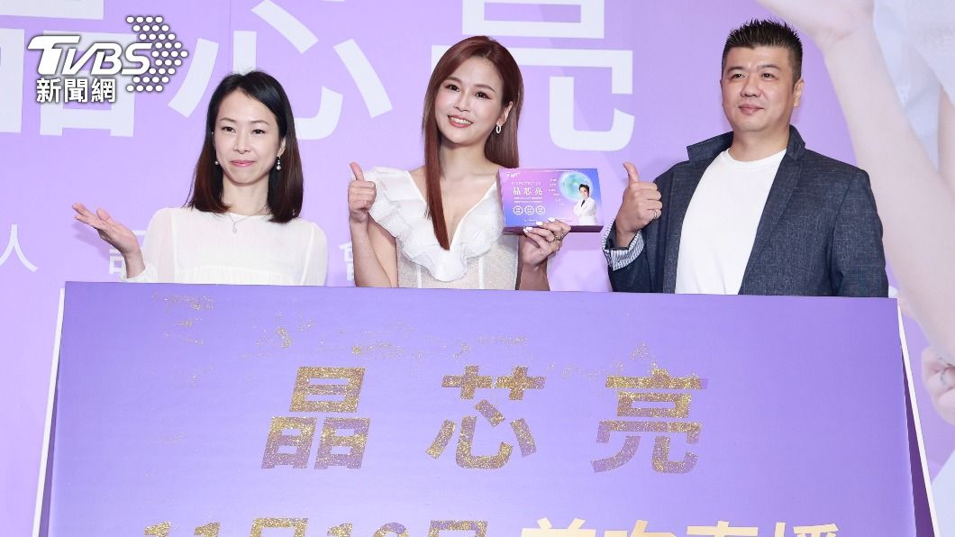 李明珊（中）與品牌CEO呂永端（左）以及總經理傑哥（右）合影。（圖／黃城碩攝）