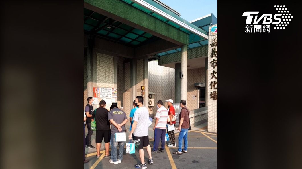 帶領講習學員參觀火化場