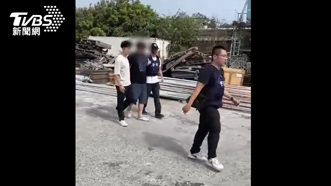 林員在逮捕謝男過程中受傷。(圖/TVBS)
