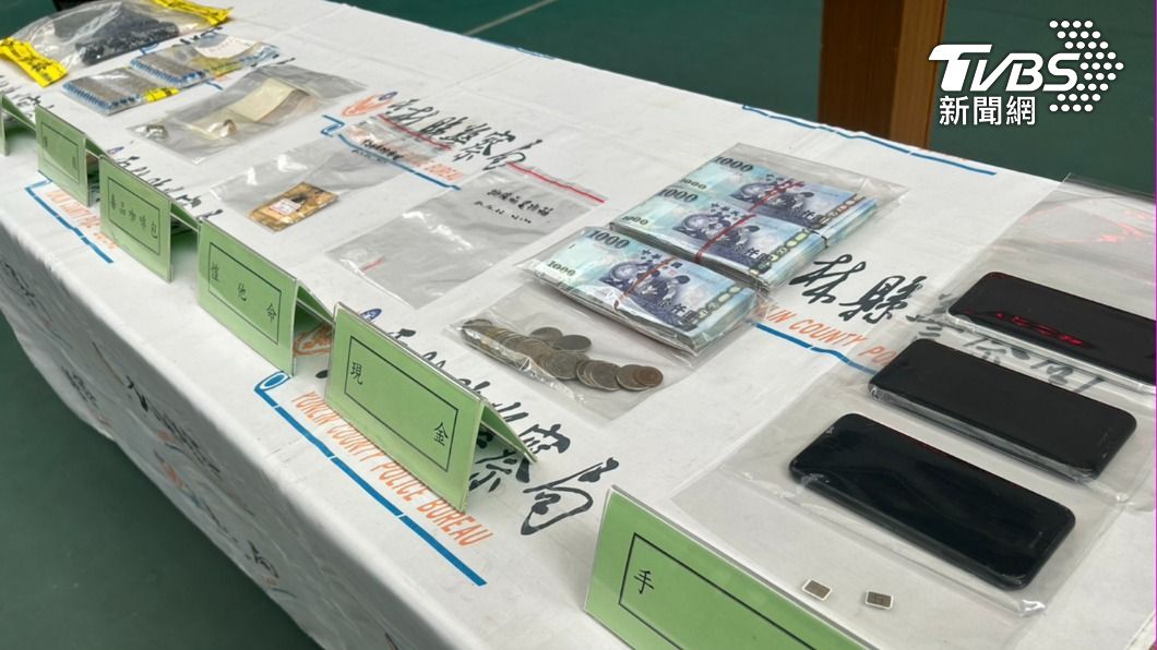 警方在謝男車上查扣毒品。(圖/TVBS)