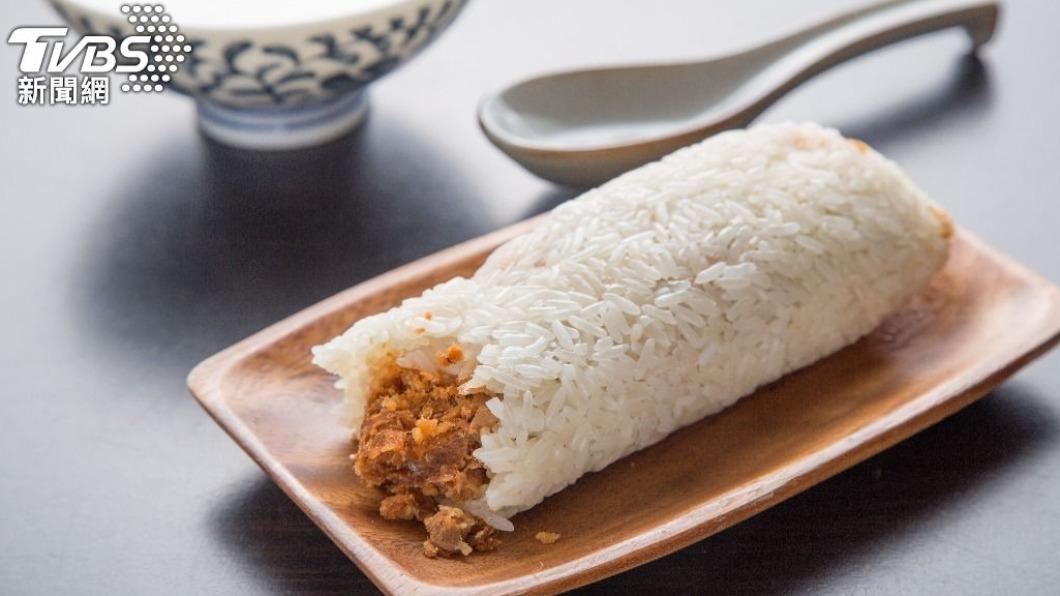 飯糰裡通常有油條和肉鬆等配料。(示意圖/shutterstock達志影像)