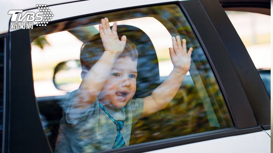 獨留6歲童在車內,在我國屬違反道交條例行為。 (示意圖/shutterstock達志影像)