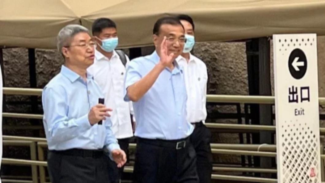 李克強8月被拍到現身敦煌莫高窟。(圖/翻攝自微博)