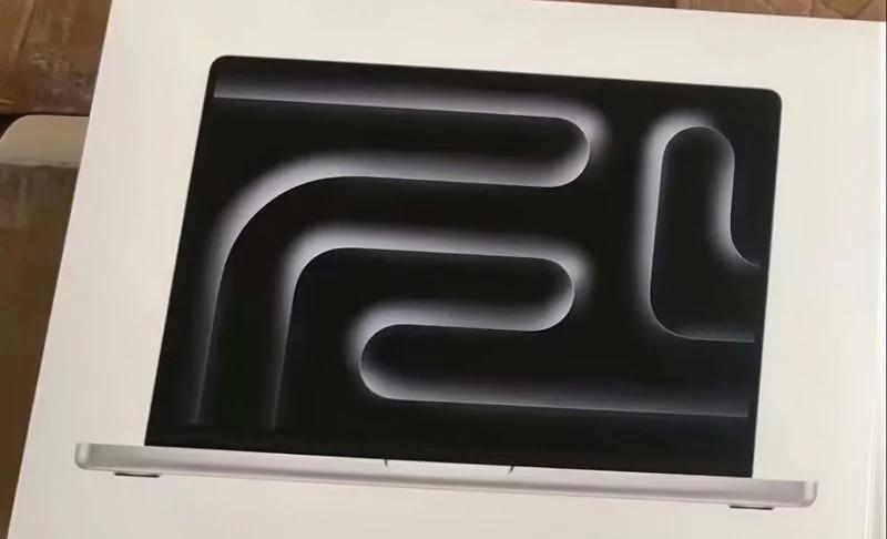 中國微博流出疑似是新款MacBook Pro的包裝盒照片。(圖/翻攝自MacRumors)