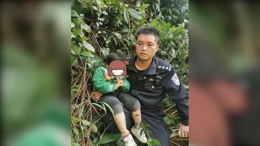 女童最後被救出。(圖 / 翻攝自微博)