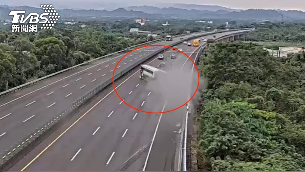 國道4死事故監視器畫面曝光。(圖/TVBS)