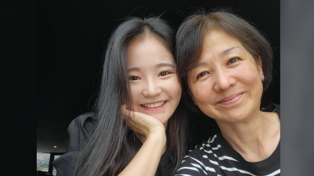 康媽媽與女兒李相恩。（圖／翻攝自海峽時報）