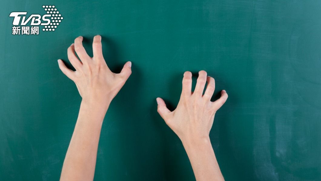 不少人受不了指甲刮黑板的聲音。（示意圖／shutterstock達志影像）