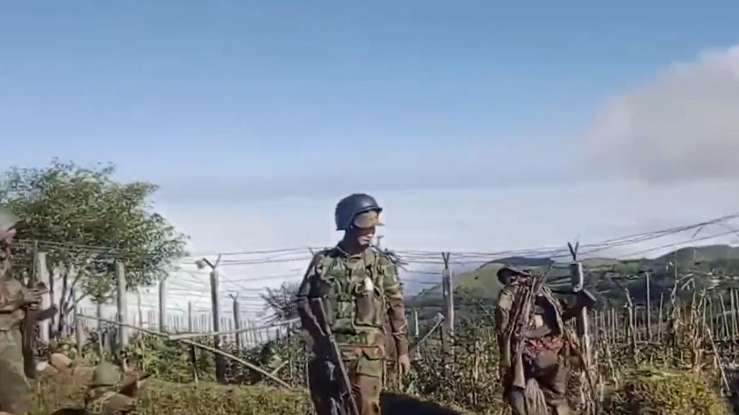 緬甸北部撣邦3支反抗軍力量聯手，突襲挑戰執政的軍政府。（圖／翻攝自推特@kokang0123）