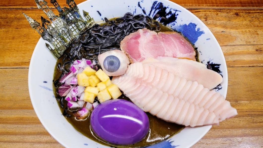 拉麵公子最新力作!1斤大章魚限量20碗 萬聖節再推「爆漿眼珠」