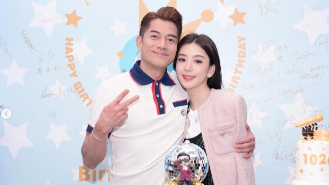 郭富城與愛妻合照,實在難以從外表推估他們年紀。(圖/翻攝自IG@mokafy)