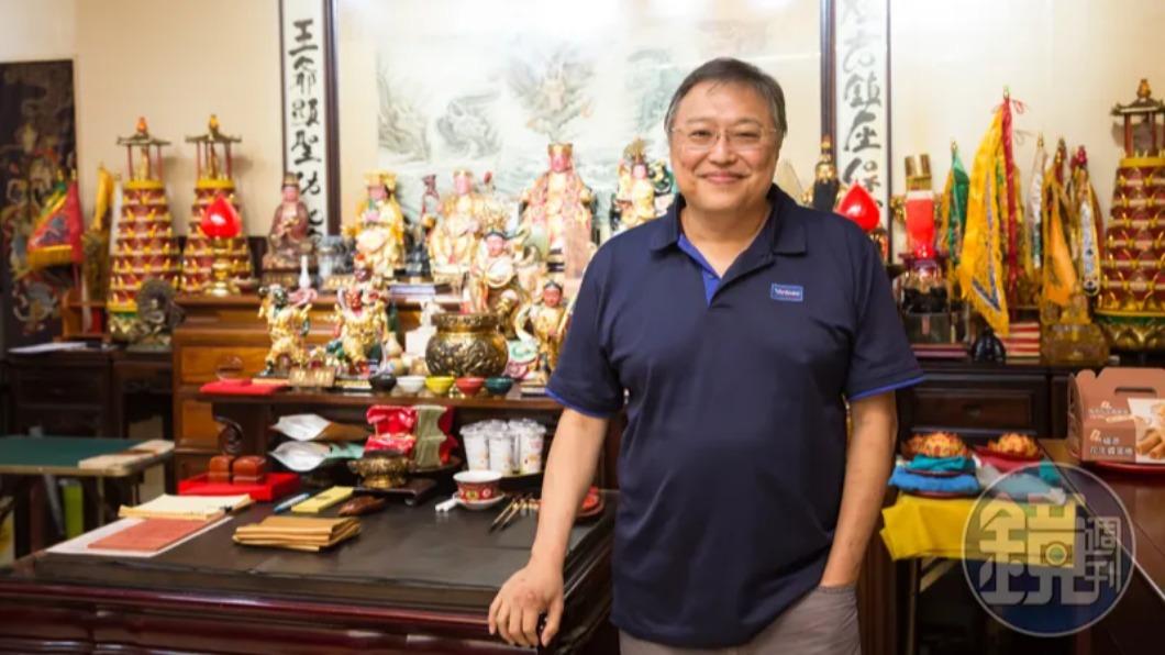 王聲文的文新道場主要供奉司命真君(灶神),並有五禽將軍守護寵物,他說,道場做的事也是安撫人心。(圖/鏡週刊)