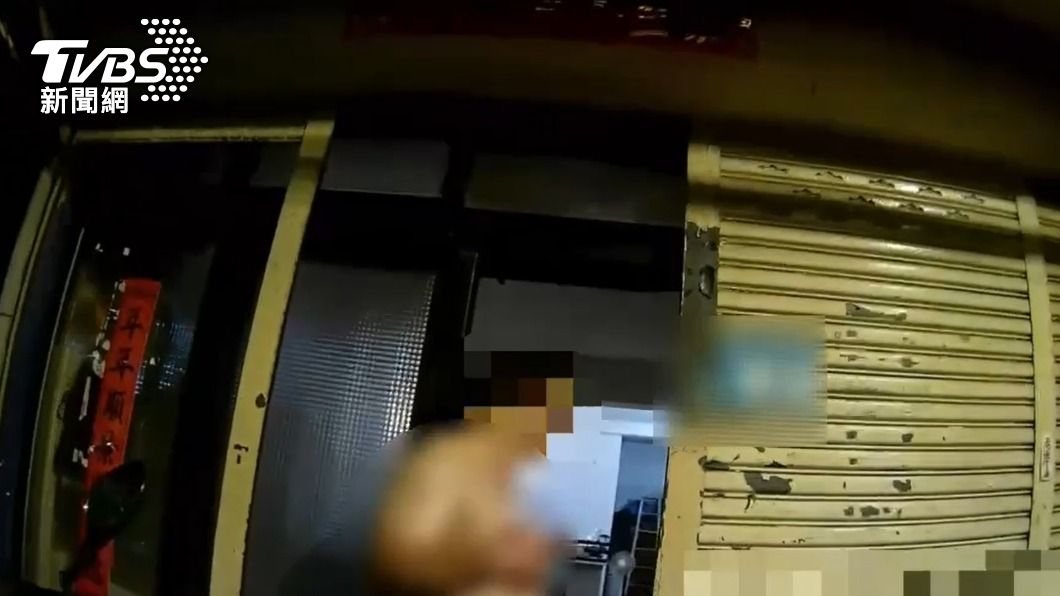 2男為了討債闖入住家後與李姓屋主打成一片。（圖／TVBS）