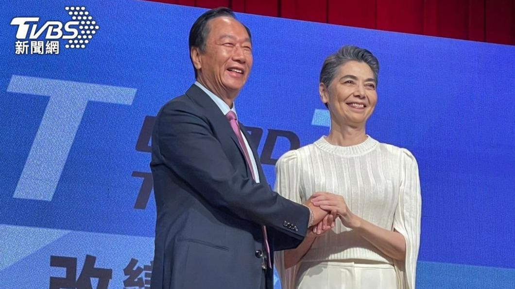 郭台銘、賴佩霞原本預計今(1)日下午送交連署書至台北市選委會,卻突然收回通知。(圖/TVBS資料照)
