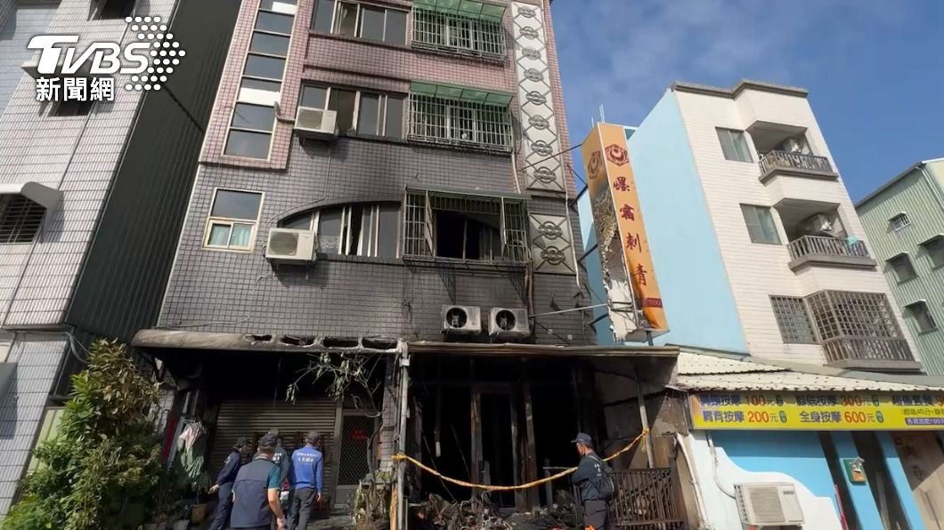 屏東一家刺青店發生火警。(圖/TVBS)