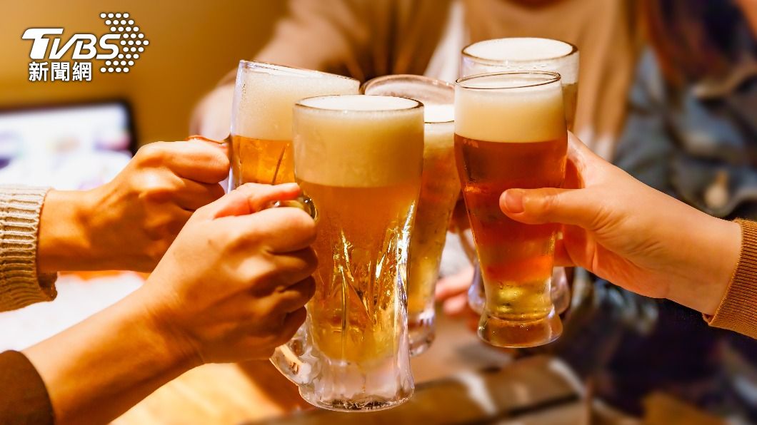 過度飲酒恐造成血管脆弱。（示意圖／shutterstock 達志影像）