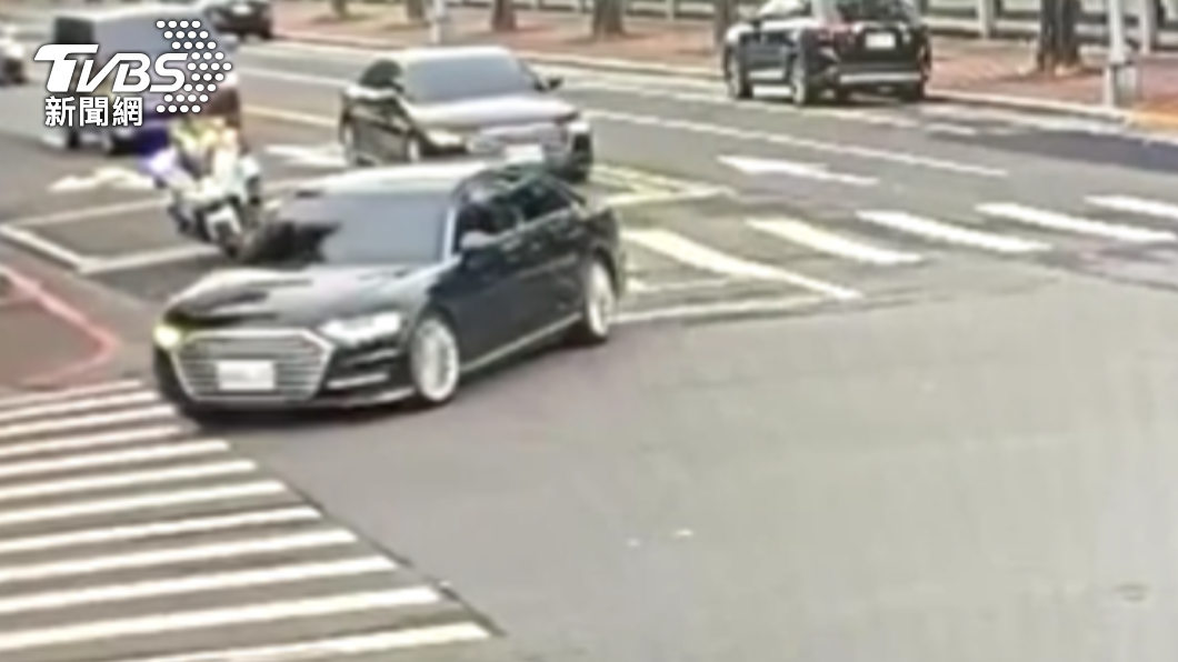 車隊當時欲進入松山機場。（圖／TVBS）