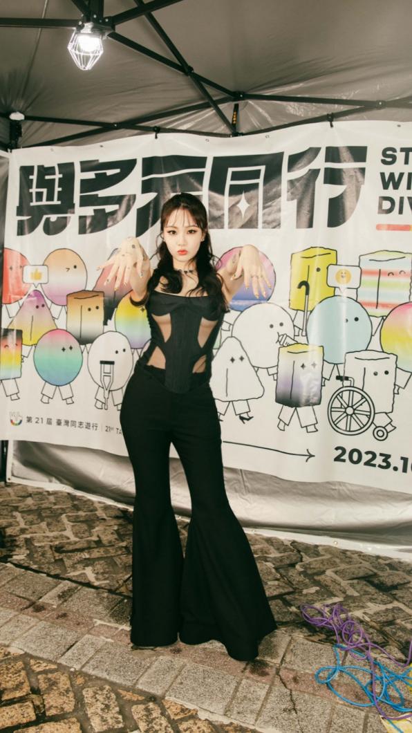 陳芳語穿著相當火辣。（圖／翻攝自陳芳語IG）
