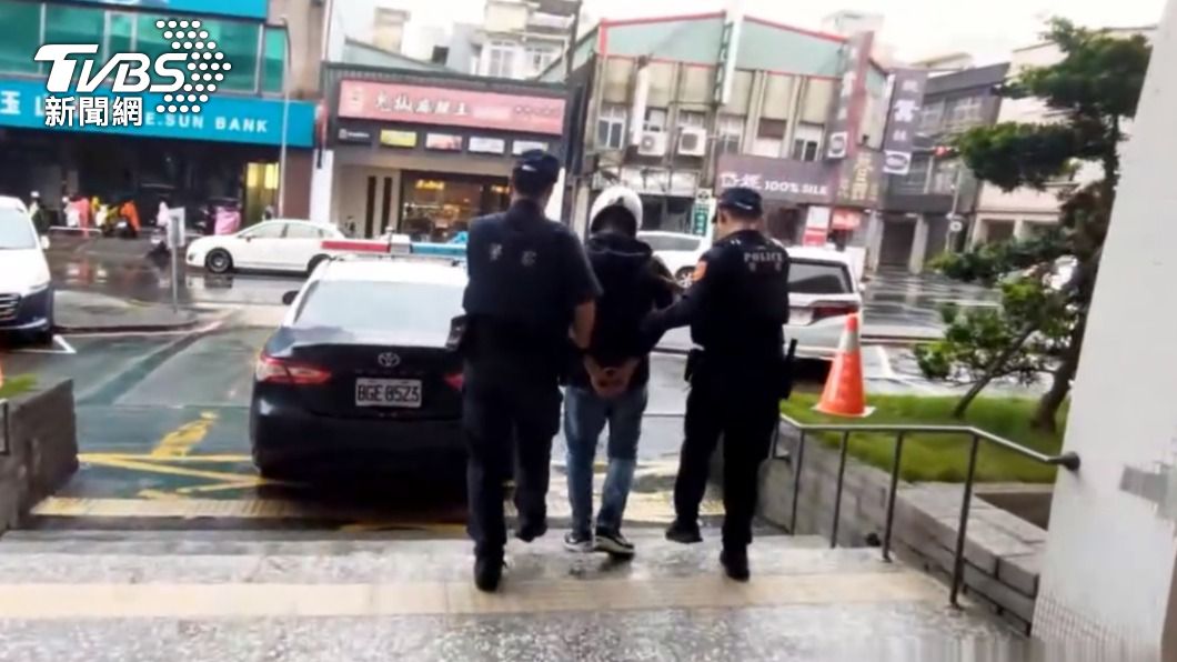 陳男遭警方拘提到案。(圖/TVBS)