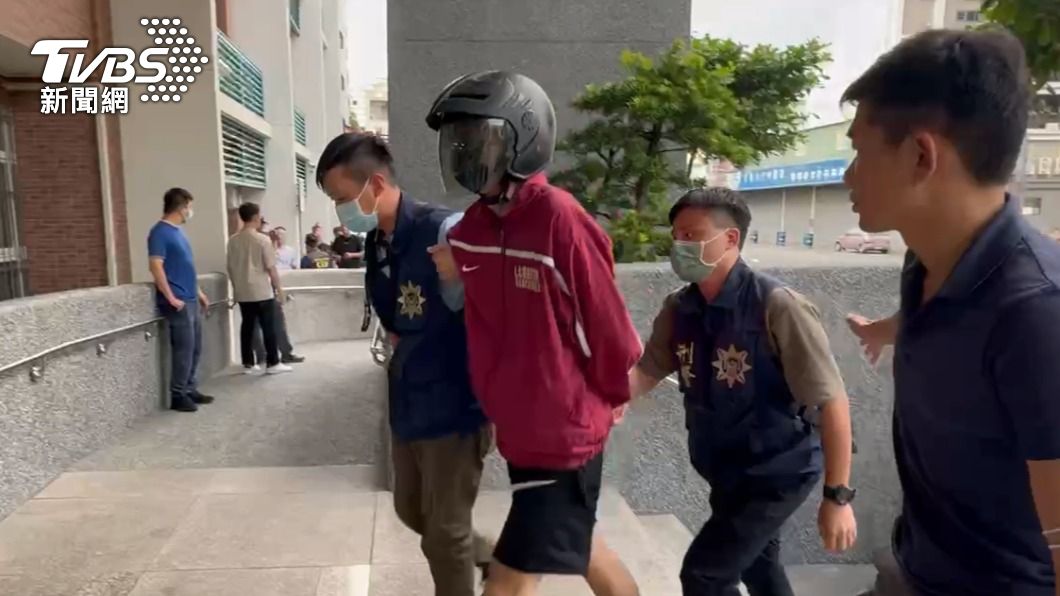 抓到了!屏東刺青店夫妻1死1命危 親友見縱火犯飆三字經