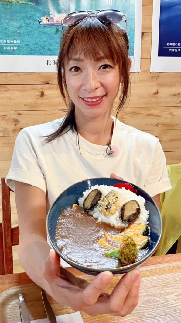 段慧琳狂吃美食。(圖/民視提供)