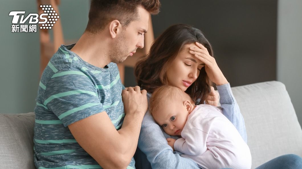 如果孩子生病,還需請假在家照顧。(示意圖,非當事人/Shutterstock達志影像)