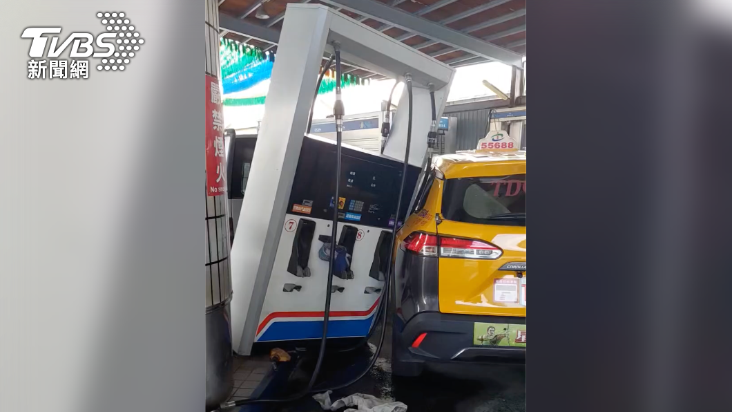 撞歪加油機⋯慘壓小黃!彰化男逆向撞車又失控暴衝 釀2人傷