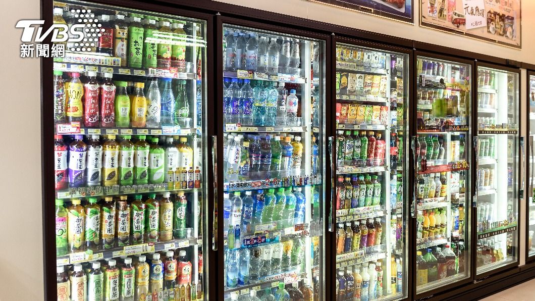 飲料櫃的品項多元。(示意圖/shutterstock達志影像)