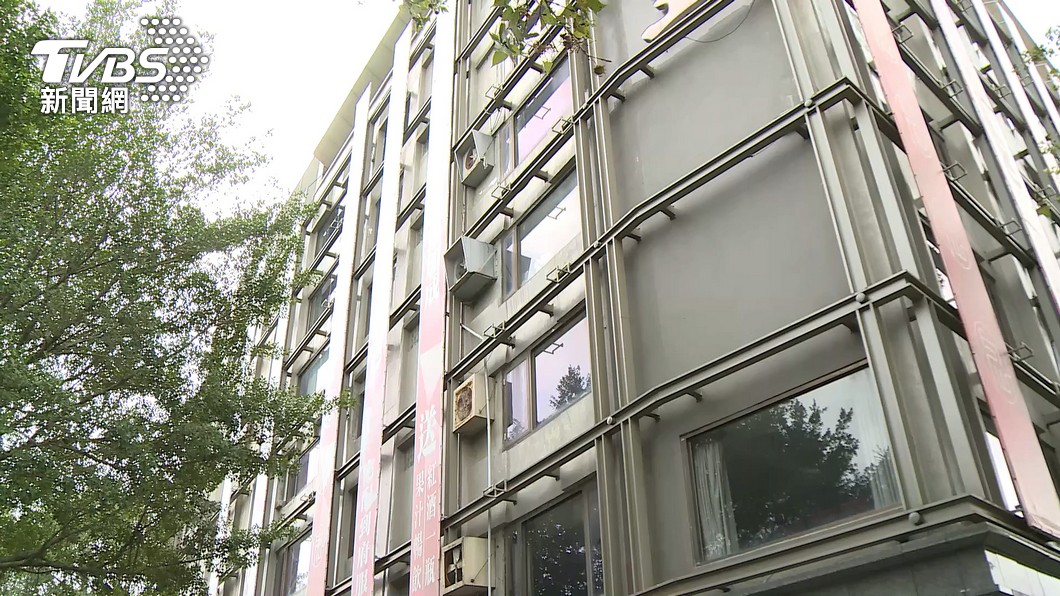 一名杜姓跑酷選手多次進行危險攀爬。（圖／TVBS資料畫面）