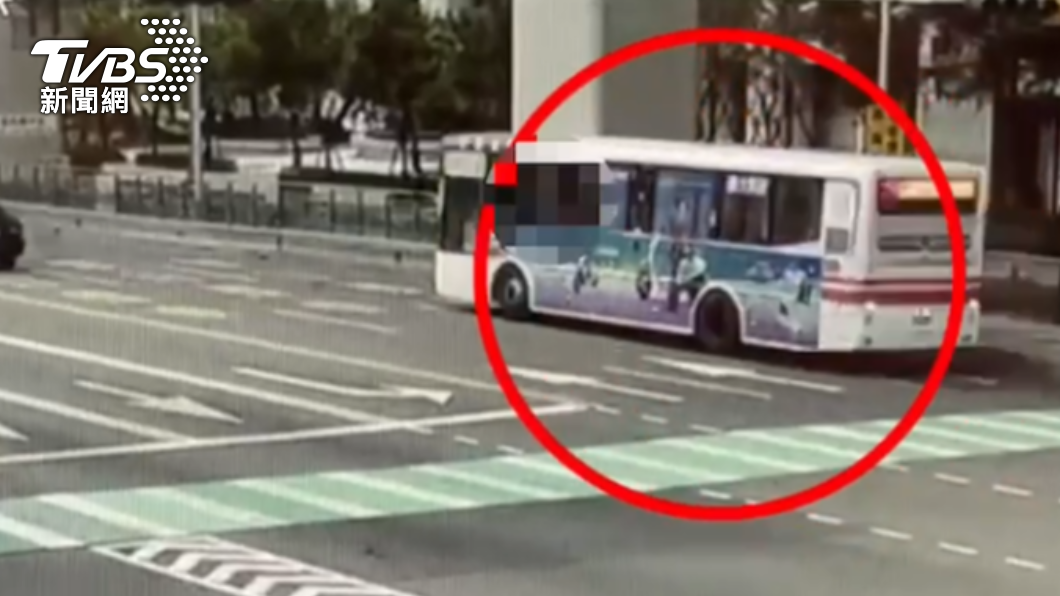 乘客原先要在頭前國中站下車，但因睡過頭並未按鈴。（圖／TVBS）
