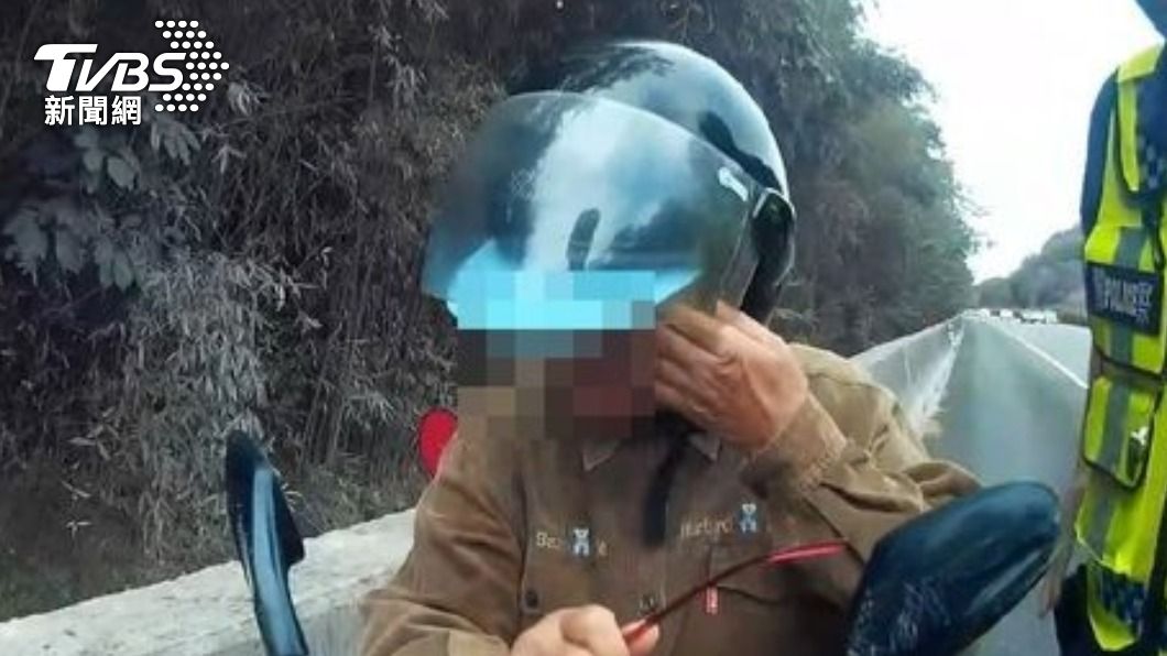 新竹阿嬤騎車誤闖國道!遭警攔下當場爆哭 背後原因令人鼻酸