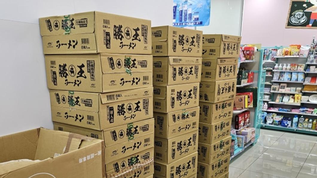 拉麵名店賣泡麵「網狂搬整箱」!他跑7家買嘸 店家霸氣直接送