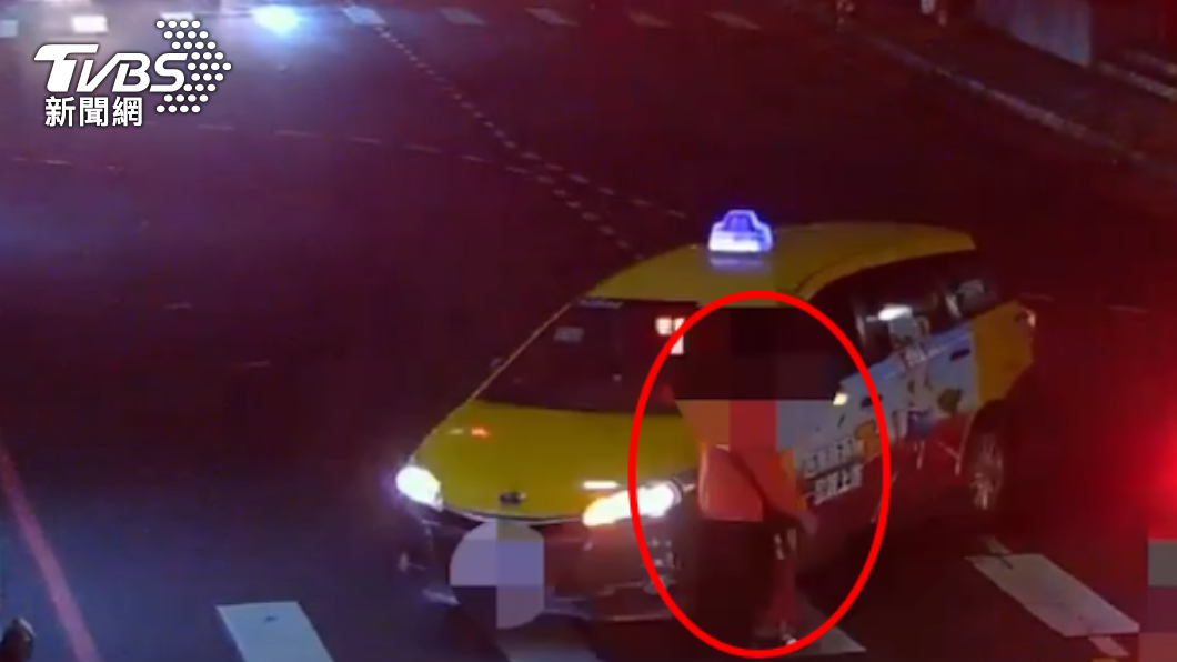 有片／新北小黃轉彎過斑馬線不讓7旬婦　猛撞害傷他說：閃機車