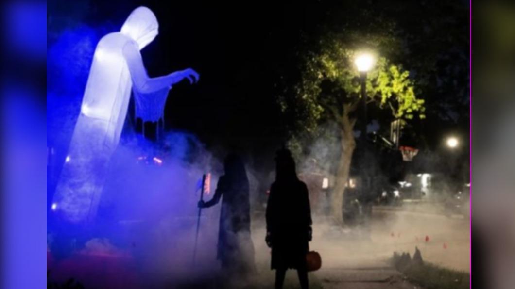 美國部分城市對萬聖節傳統活動「不給糖就搗蛋」(trick-or-treating)設置年齡限制。(圖/翻攝自《NPR》)