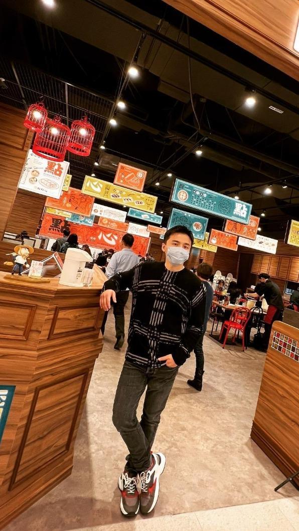 阿緯餐飲副業傳出有人員發生意外。(圖/翻攝自阿緯臉書)