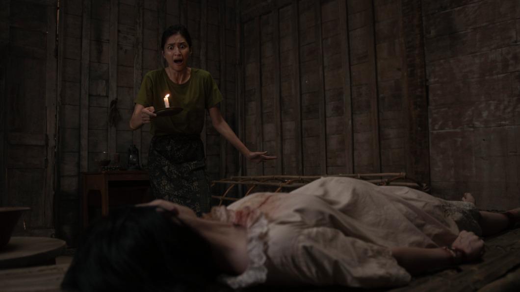 女主角為了高薪接下「洗屍」工作。（圖／威視提供）