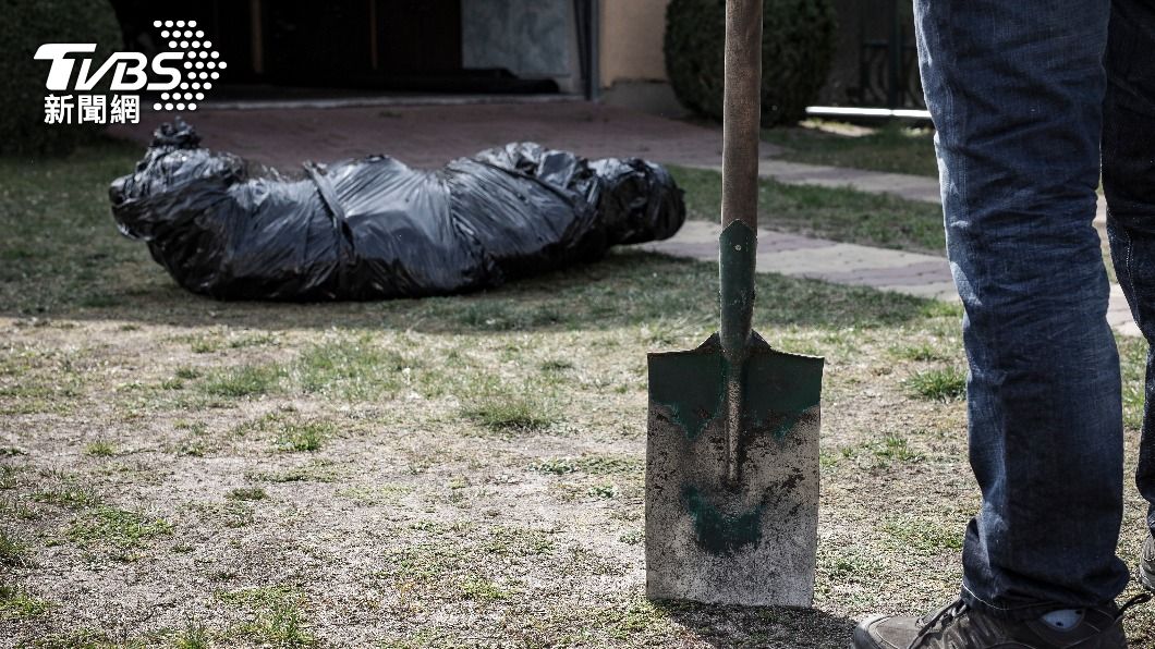 屋主在廢棄的冰櫃中發現少年遺體。(示意圖/Shutterstock達志影像)