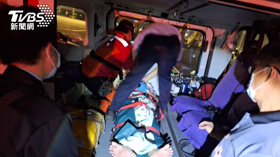 澎湖驚傳空中醫療暴力！收容人情緒失控把救護員打到腦震盪