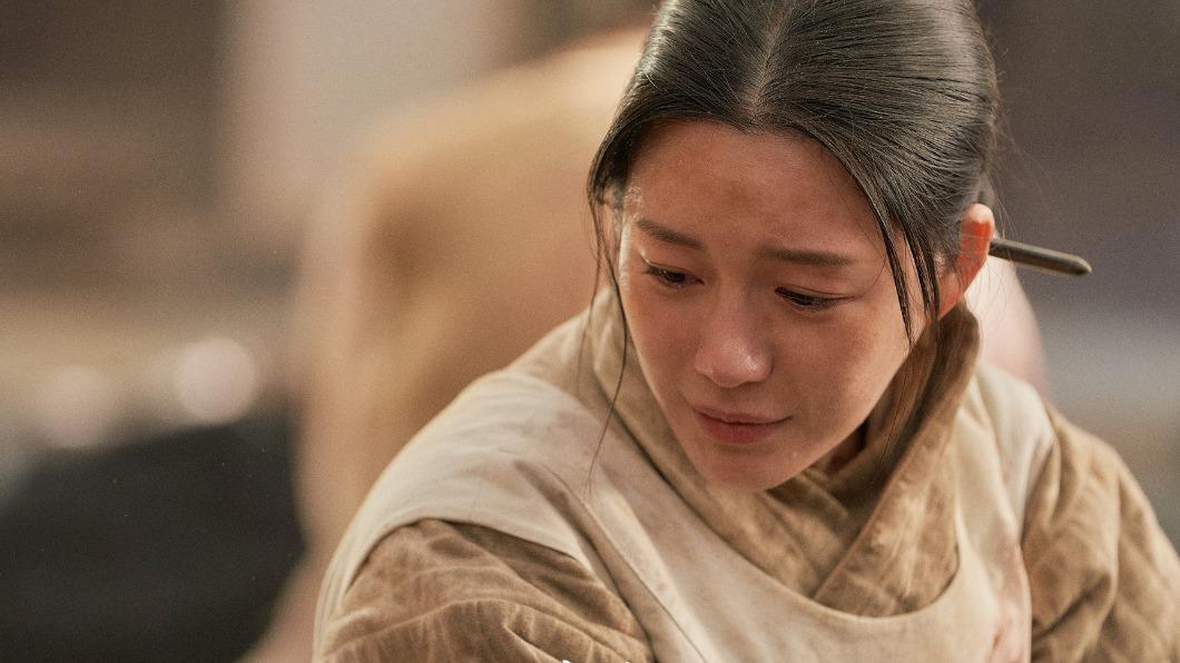 李多寅正在拍攝電視劇《戀人》。(圖/翻攝MBCDRAMA臉書)