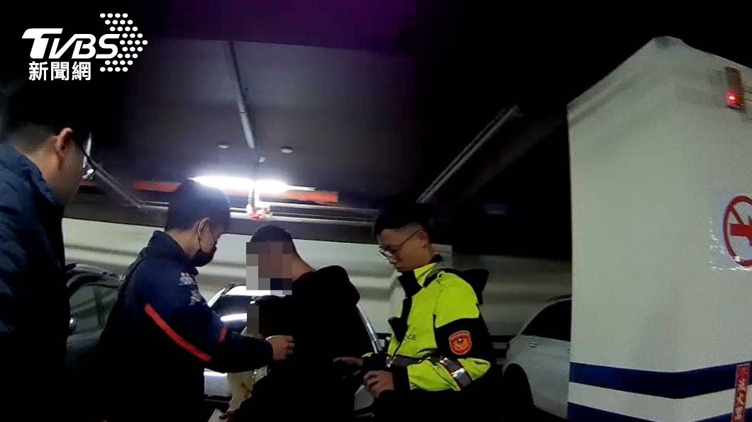 警方在姚男的車輛附近埋伏。(圖/TVBS)