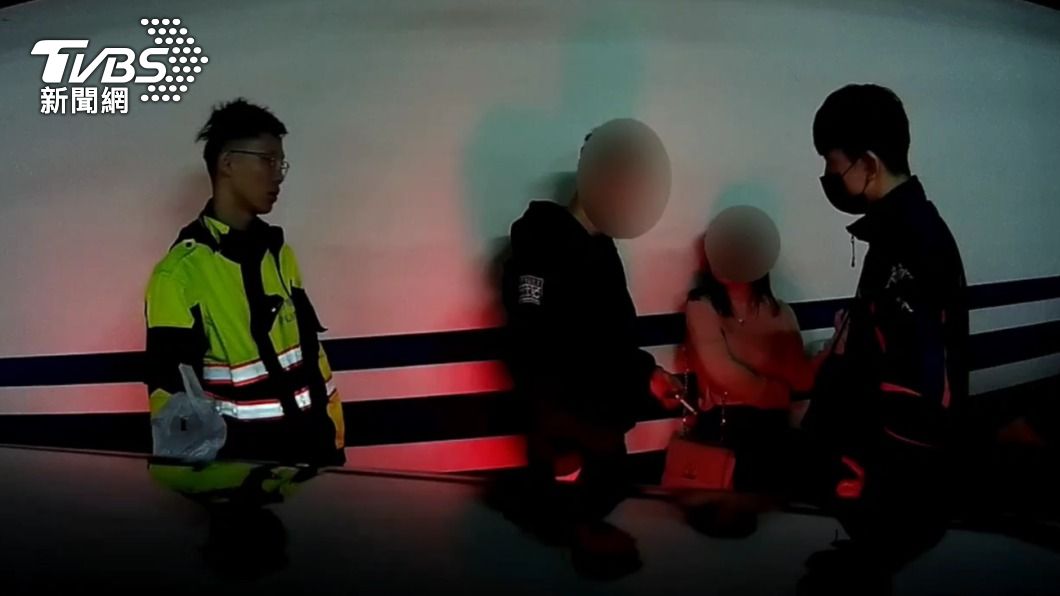 姚男和女友前來取車時遭警方包圍逮捕。(圖/TVBS)